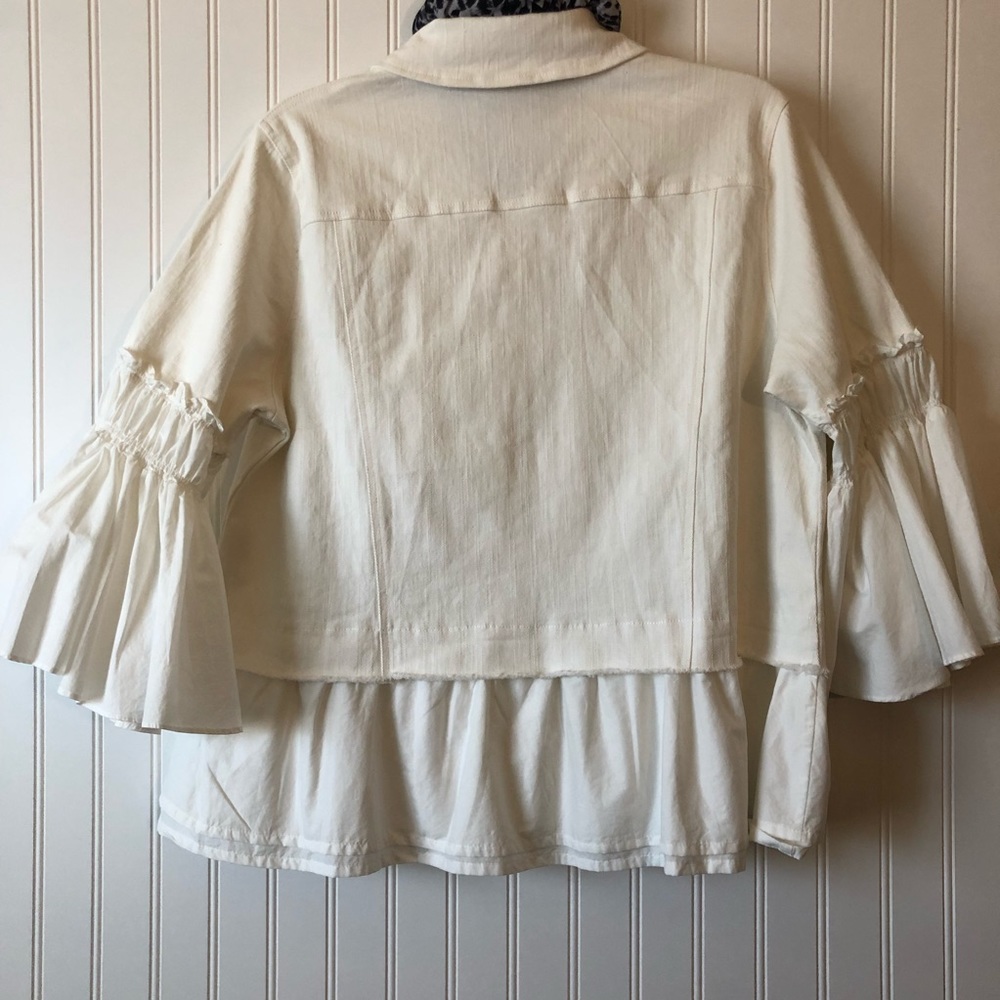 SALE🎊HP🎉White Denim Ruffle Jacket - Picture 2 of 3